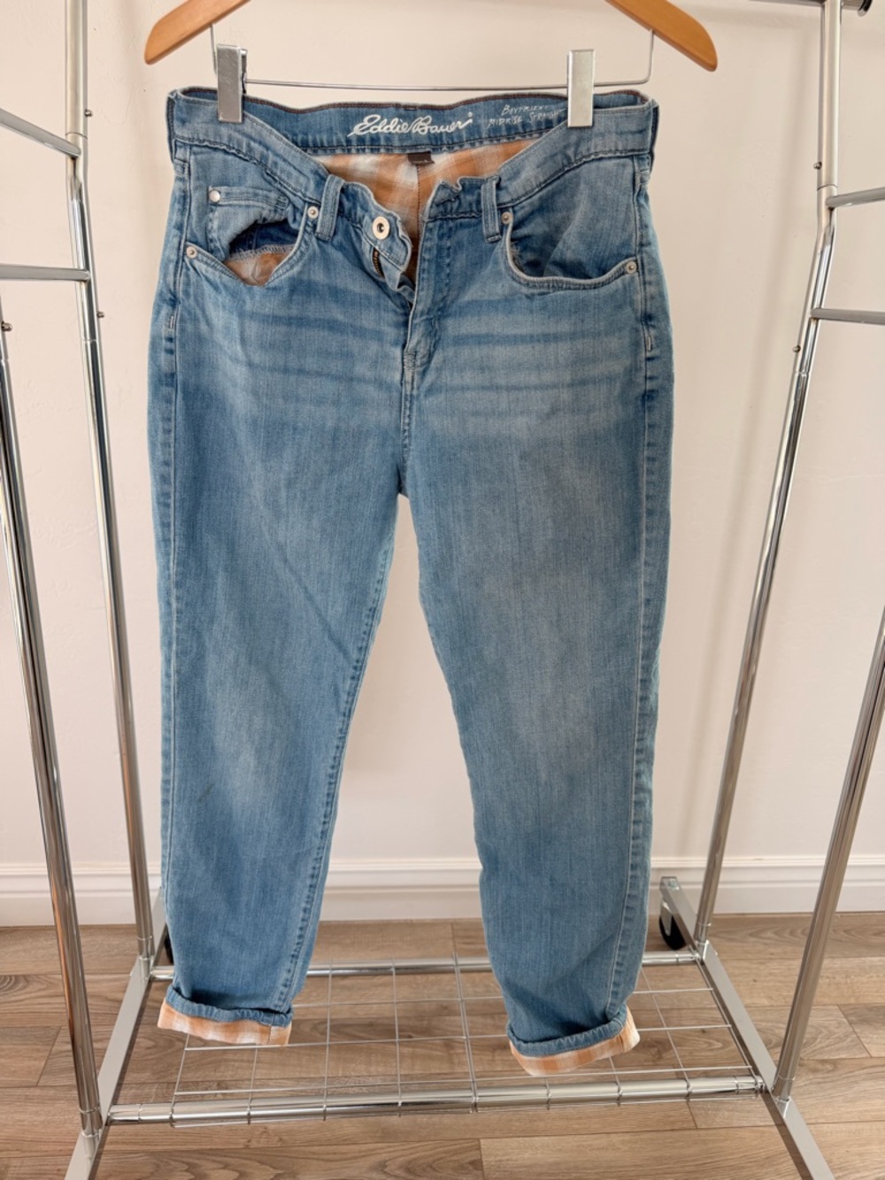 Eddie Bauer Women's Light Wash Boyfriend mid rise straight Jeans